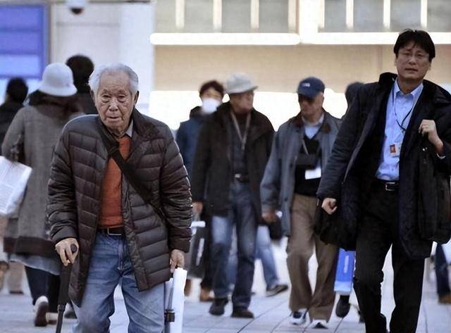 1041万23年1110万去年死亡多少？冰球突破平台中国将迎人口死亡高峰！22年(图2)