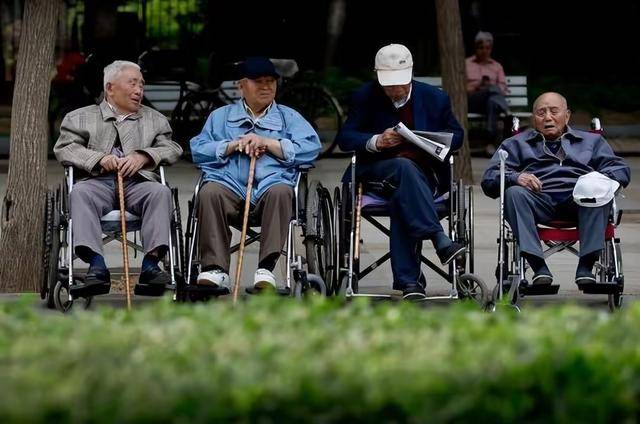 1041万23年1110万去年死亡多少？冰球突破平台中国将迎人口死亡高峰！22年(图6)